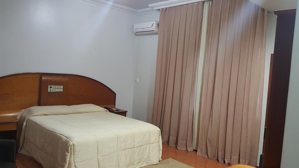 Cristal Executive Hotel Francisco Beltrão الغرفة الصورة